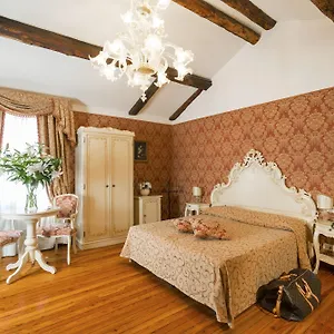 palazzo-guardi.hotelinveneto.com/