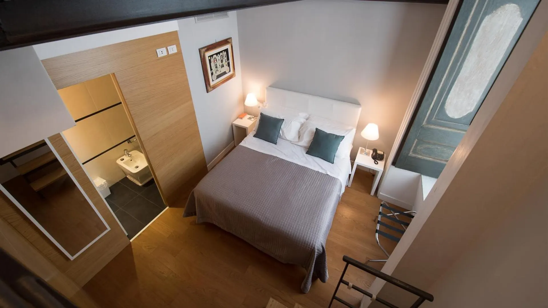 Santa Chiara Boutique Hotel Naples 4*,