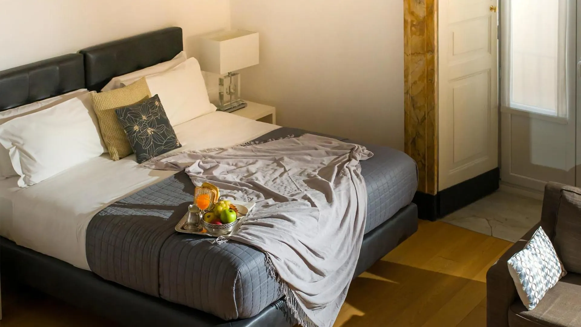 Santa Chiara Boutique Hotel Naples 4*,