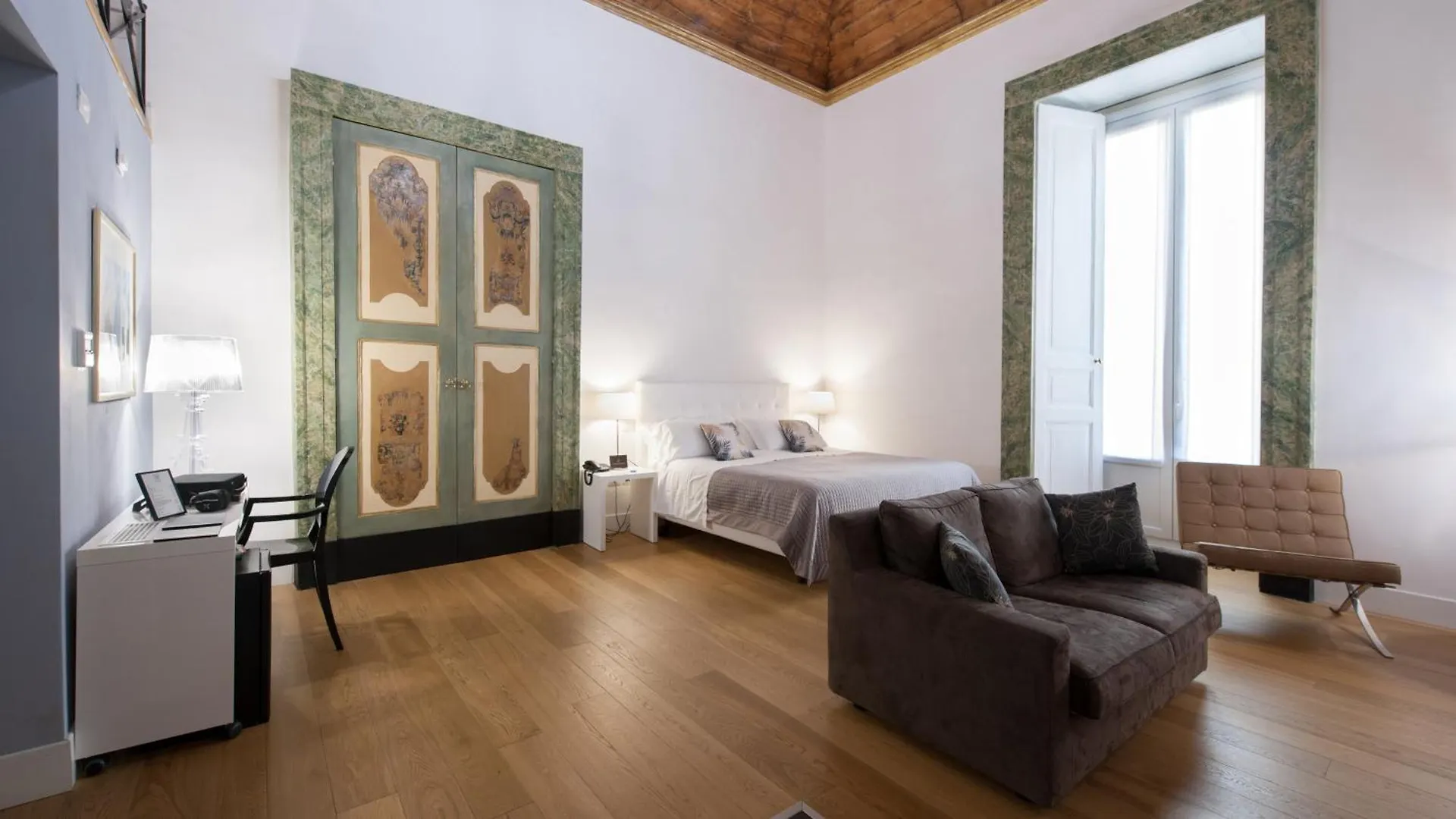 Santa Chiara Boutique Hotel Naples 4*,